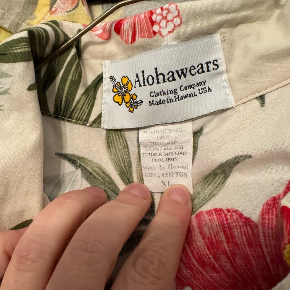2 XL Hawaiian shirts - Picture 7 of 8